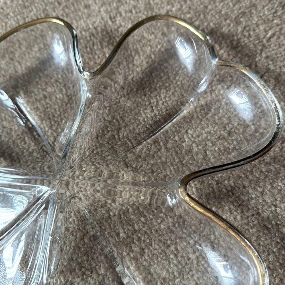 Vintage Glass divider Tray in the Shape of a Four Leaf Clover with Gold accents - Picture 4 of 4
